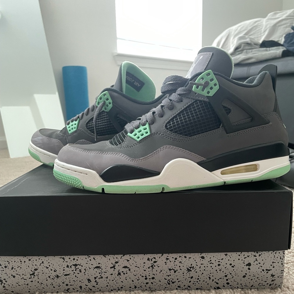 Jordan 4 Retro “Green Glow” (2013)